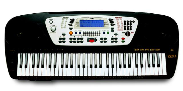 Синтезатор для начинающих. Синтезатор roland bk-9 черный. Аккомпанемент на синтезаторе ямаха пср е360. Синтезатор yamaha r300. Синтезатор аккомпанемент.