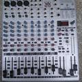 Альбом - мікшер Behringer EURORACK UB1622FX-PRO