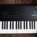 Альбом - Синтезатор  KORG  T-3